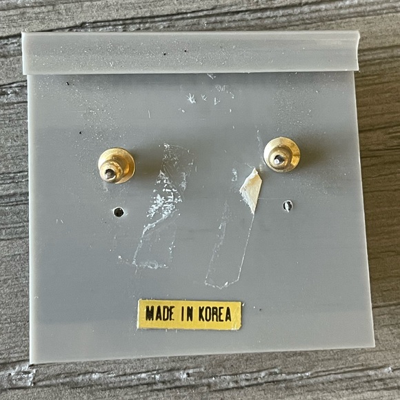 Vintage amethyst tri-stone earrings - Picture 3 of 3